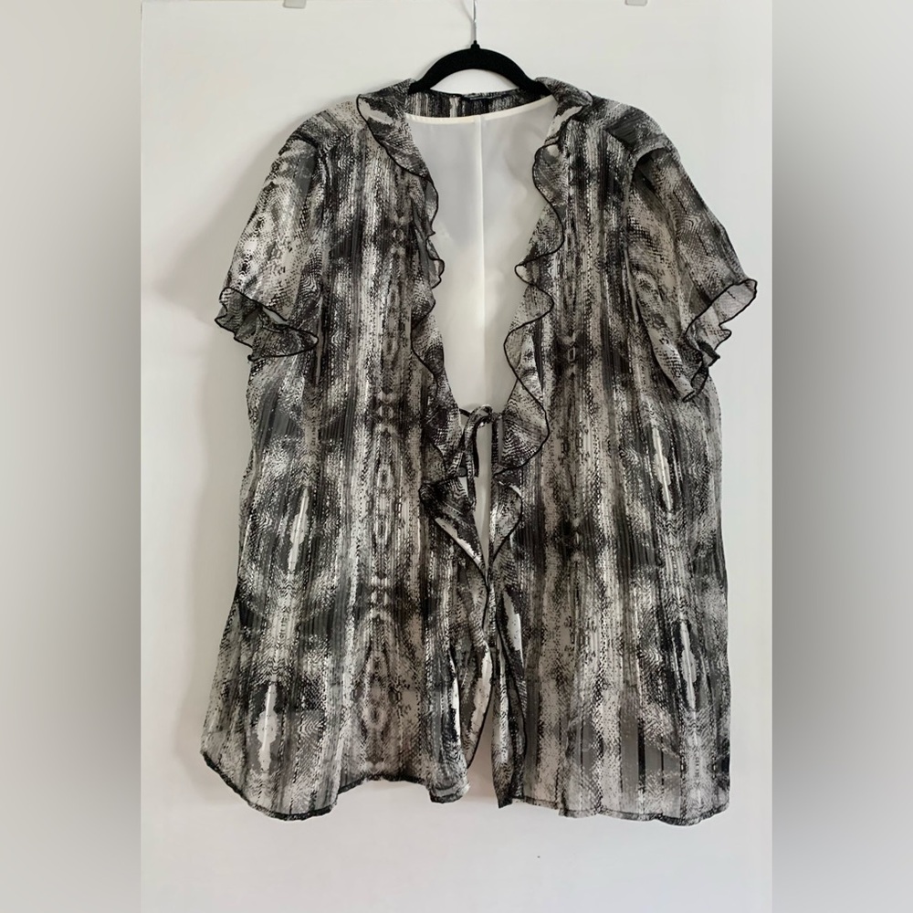 ☀️207 PENNINGTONS ruffled chiffon light jacket/top